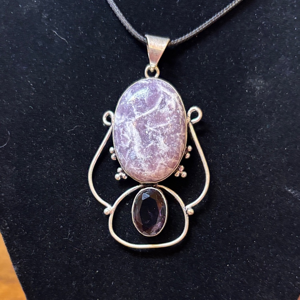 Elegant Purple Stone and Glass Pendant Necklace. Pre-Owned
